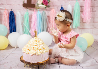 1 year old girl cake smash portrait ss2